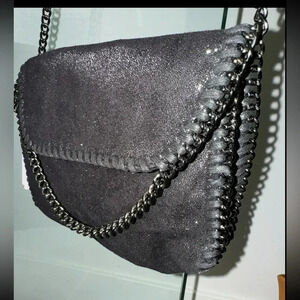 - Vegan Metallic Black Medium size crossbody with chain strap and detail